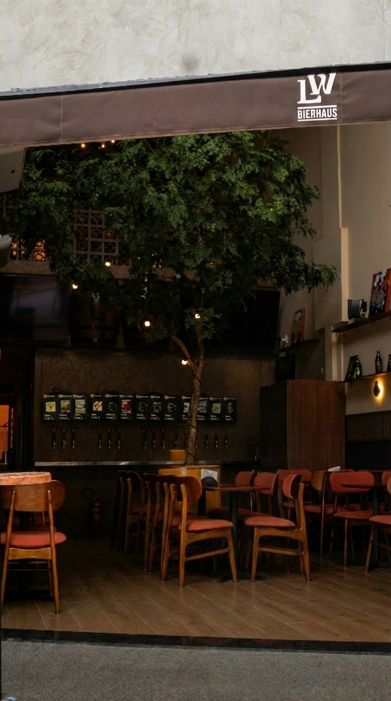 Interior da LW Bierhaus em Santana