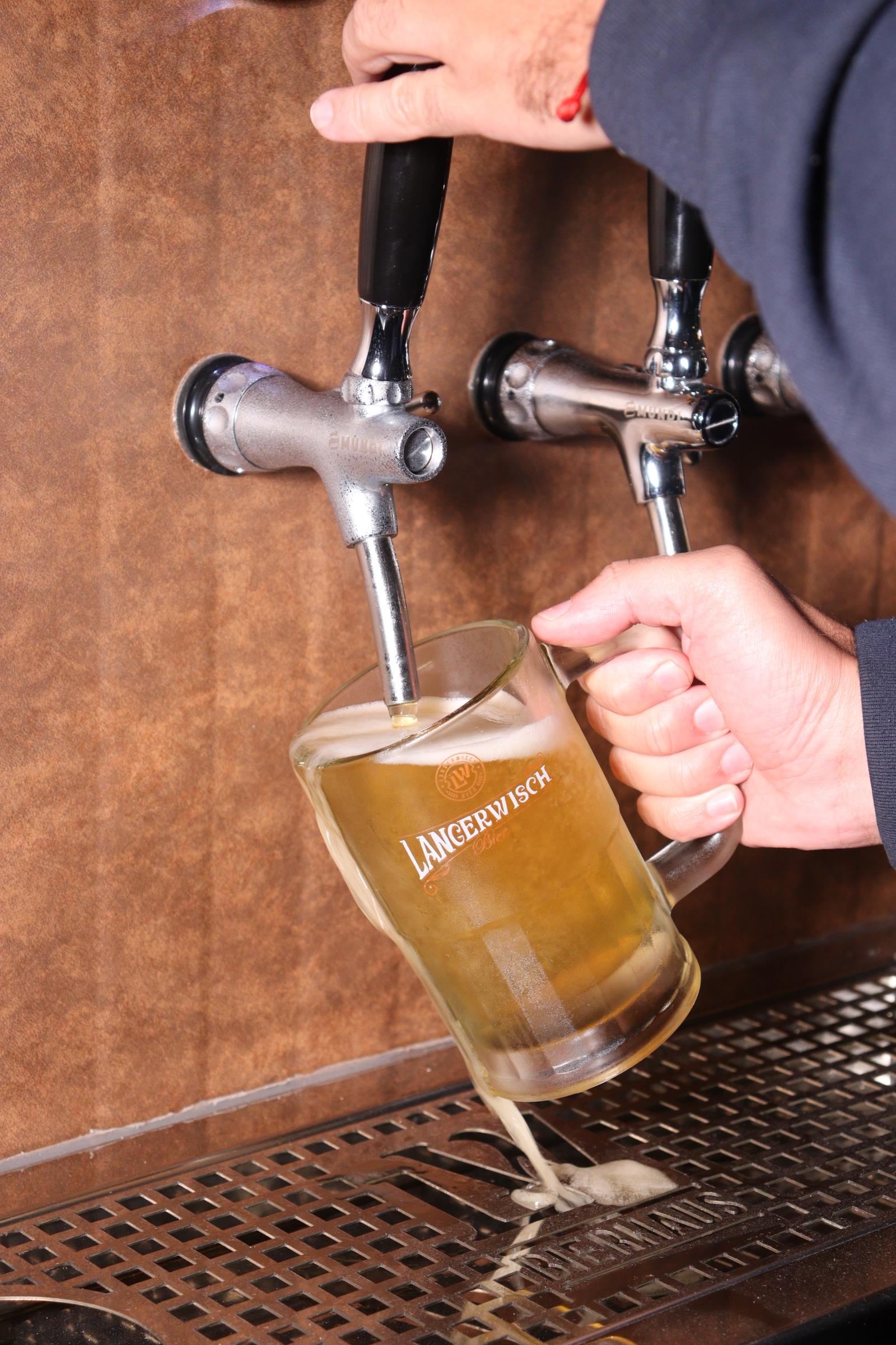 Torneiras de chopp artesanal na LW Bierhaus